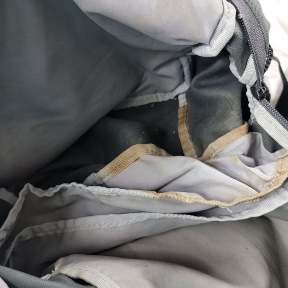 Nike Gray Backpack Lightweight Casual Outdoors School Collage Travel - Picture 10 of 12